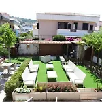 Monti' Lungomare Couette-café
